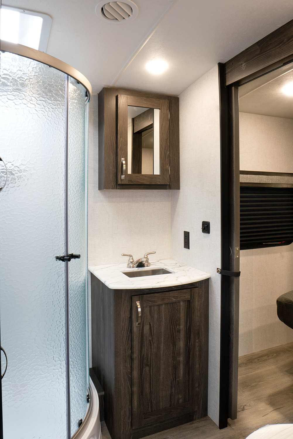 Mesa Ridge 2910RL Bathroom